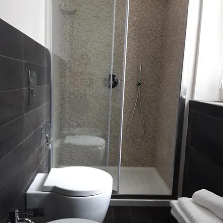 I 3 Principi, Paolo Guest house